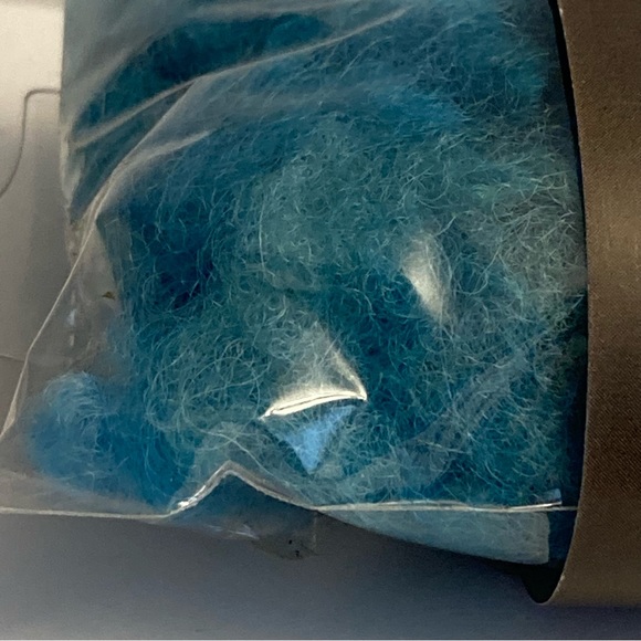 6 Dimensions FeltWorks 100% Wool Turquoise Curly Roving 0.25oz Needle Felting - Picture 5 of 15